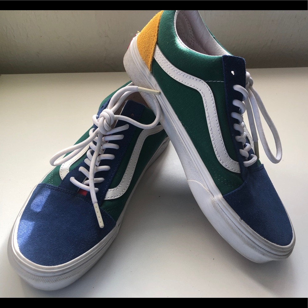 Yacht Club Vans